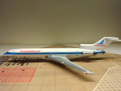 Piedmont B727-295 N1647 L.jpg