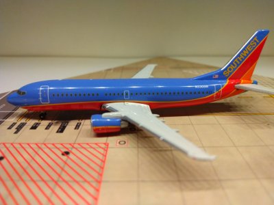 Southwest B737-3H4 N330SW L.jpg