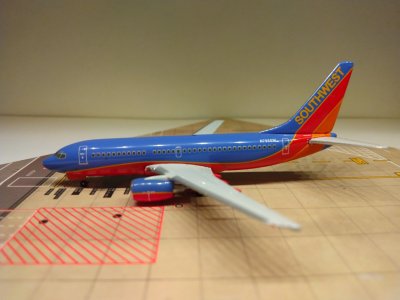 Southwest B737-7H4 N795SW L.jpg