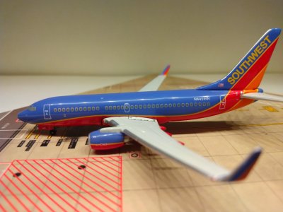 Southwest B737-7H4WL N445WN L.jpg