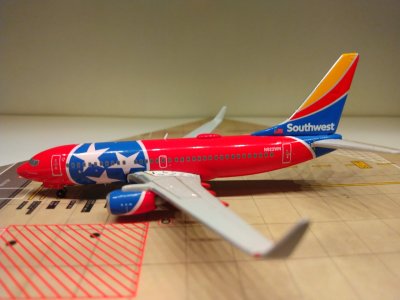 Southwest B737-7H4WL N922WN L.jpg