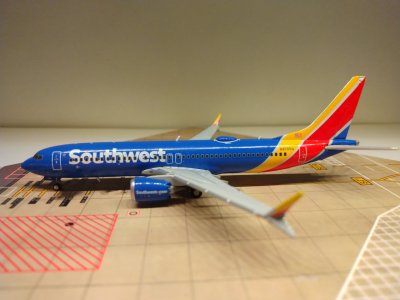 Southwest B737-8MAX N8705Q L.jpg