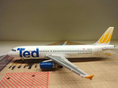 Ted A320-232 N495UA L.jpg