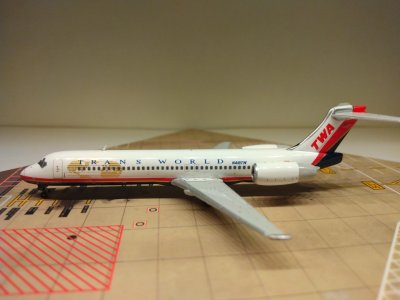 Trans World B717-231 N418TW L.jpg