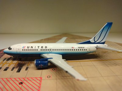 United B737-522 N928UA L.jpg
