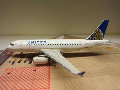 United A319-131 2010 N835UA L.jpg