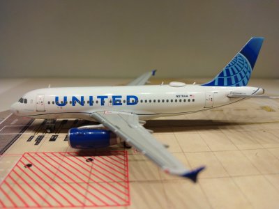 United A319-131 2019 N876UA L.jpg