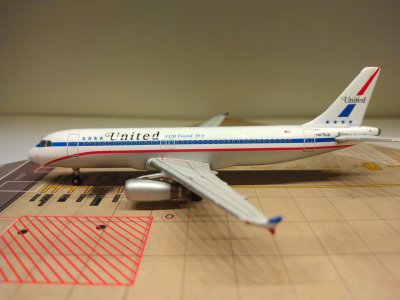 United A320-232 1993 N475UA L.jpg