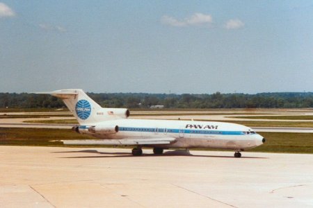 Pan Am 727-035 N4618 IND_19830529_02.jpg