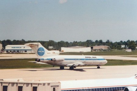 Pan Am 727-035 N4618 IND_19830529_03.jpg