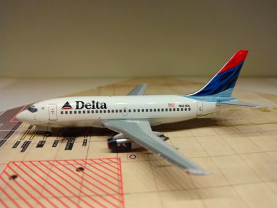 Delta 737-232A 2000 N321DL L.jpg