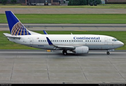 Continental 737-524WL N14613 1991.jpg