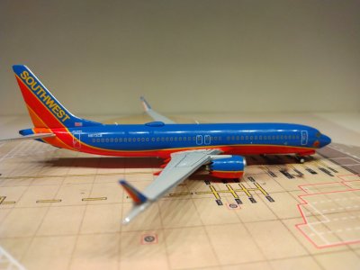 Southwest 737-MAX 8 N872CB R.jpg