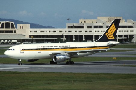 Singapore_Airlines_Airbus_A300_Green-1.jpg