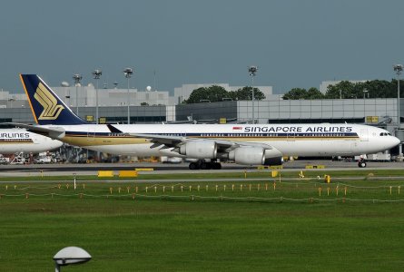 Airbus_A340-541,_Singapore_Airlines_JP7538578.jpg