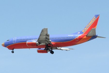 Southwest 737-3H4 N326SW LAS_051806_N326SW_01.jpg