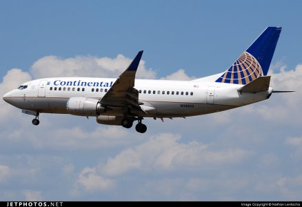 Continental 737-524WL N14613 1991 1.jpg