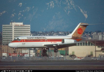 Continental DC-9-14 N8901E 1984.jpg