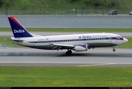 Delta 737-347 N304WA 1997.jpg