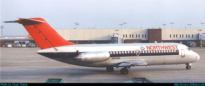 Northwest DC-9-14 N3310L.jpg