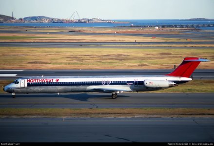 Northwest MD-80 N301RC L.jpg