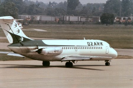 Ozark DC-9-14 1968 N971Z R.jpg
