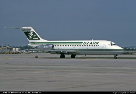Ozark DC-9-14 1979 N491SA.jpg