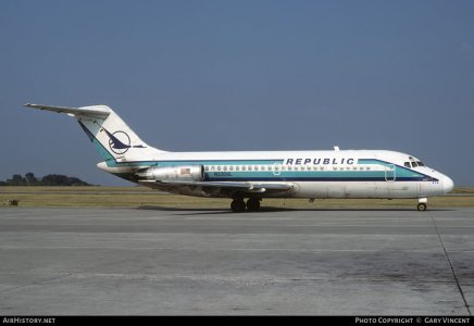 Republic DC-9-15 1979 N3306L.jpg