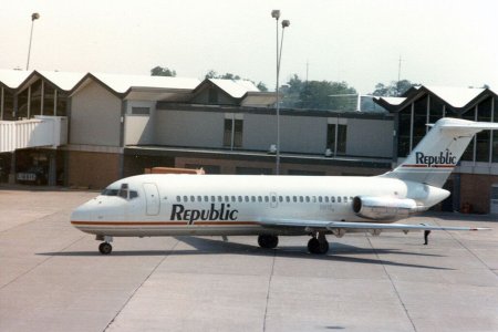 Republic DC-9-15 1984 N91S IND_1985052601.jpg