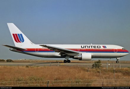 United 767-222 N601UA 1988.jpg