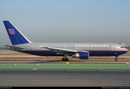 United 767-222 N602UA 1993.jpg
