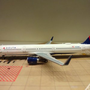 Delta A321-211WL N339DN L.jpg