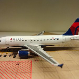 Delta A319-114 N348NB L.jpg