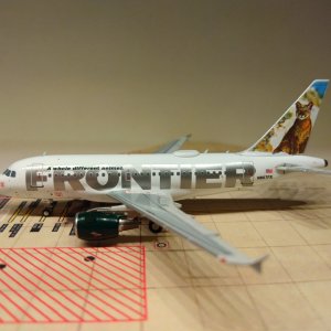 Frontier A318-111 N807FR L.jpg