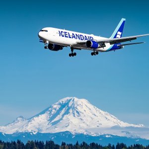 TF-ISW B763 Iceland Air SEA copy 2.JPG