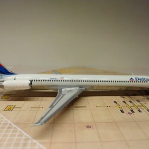 Delta MD-88 2000 N941DL R.jpg