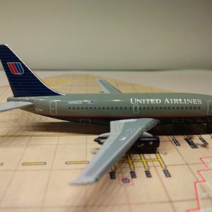 United 737-291A 1993 N998UA R.jpg