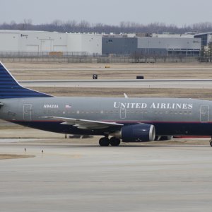 United 737-522 1993 N942UA IND_20090307_N942UA_03.jpg