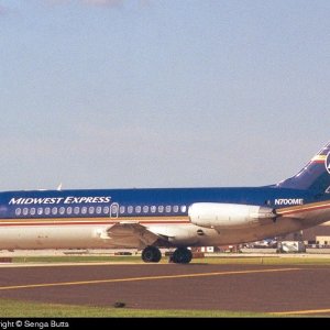 Midwest Express DC-9-14 N700ME L.jpg