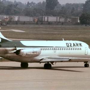 Ozark DC-9-14 1968 N971Z R.jpg