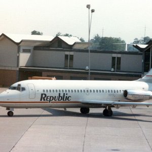 Republic DC-9-15 1984 N91S IND_1985052601.jpg