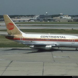 Continental 737-130 1984 N44214 R .jpg