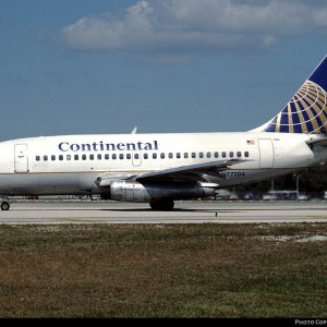 Continental 737-130 1991 N77204 L .jpg