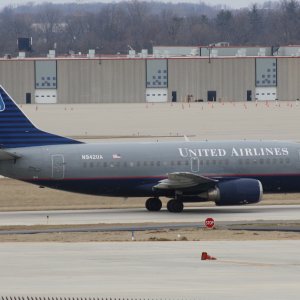 United 737-522 1993 N942UA IND_20090307_N942UA_02.jpg