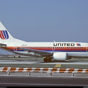 United 737-522 1988 N926UA R.jpg