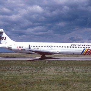 800px-Scandinavian_Airlines_MD-87_SE-DMA.jpg