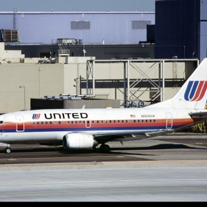 United 737-522 1988 N926UA L.jpg