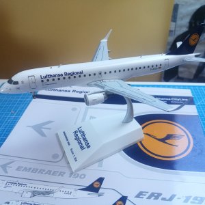 #379 Lufthansa ERJ190ER D-AECA.jpg