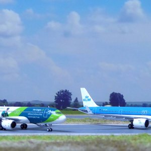 2 AMS NG Lingus and KLM_1.JPG