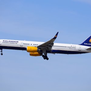 1280px-Iceland_Air_B757-200_TF-FIY.jpg